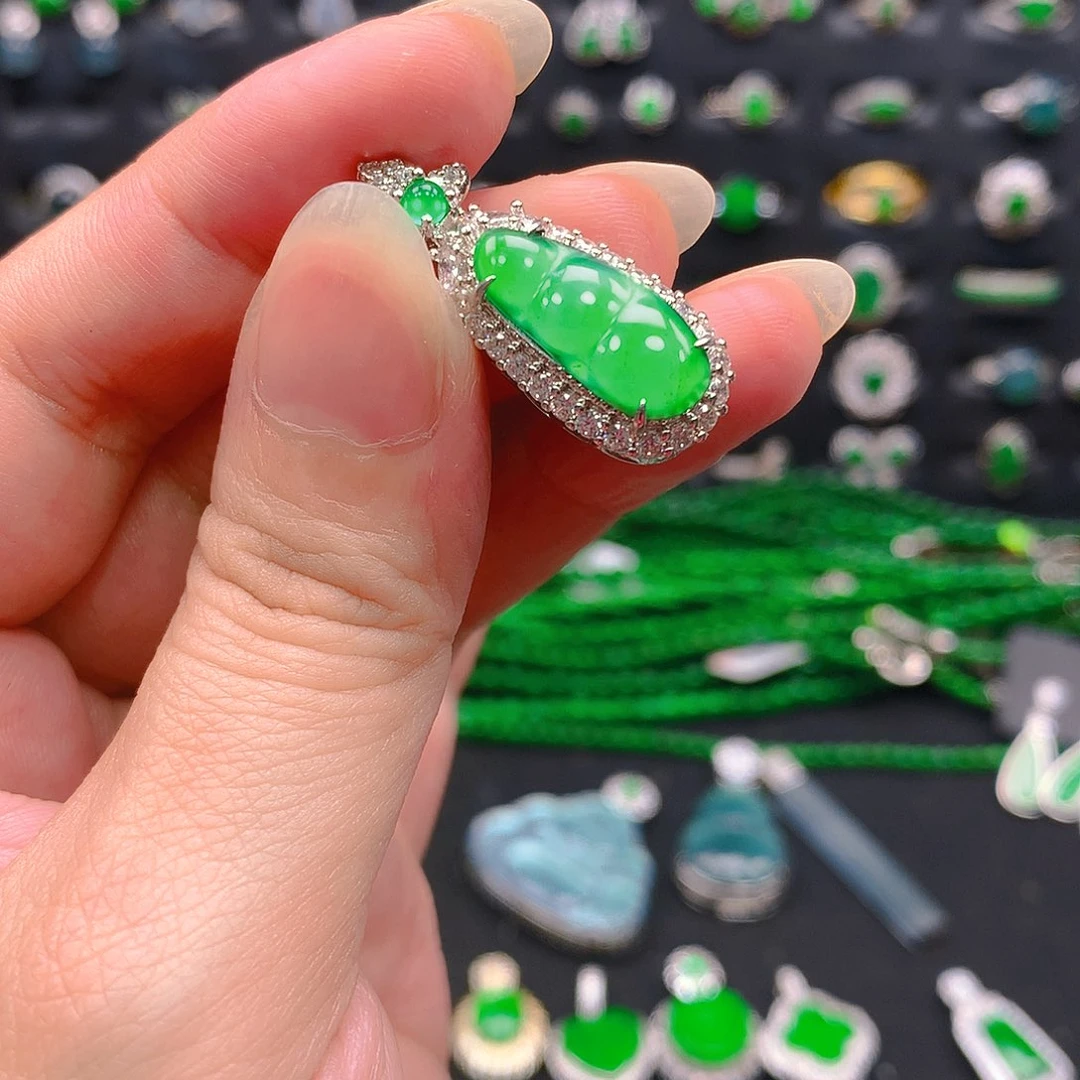 翡翠未镶嵌吊坠(不含链)