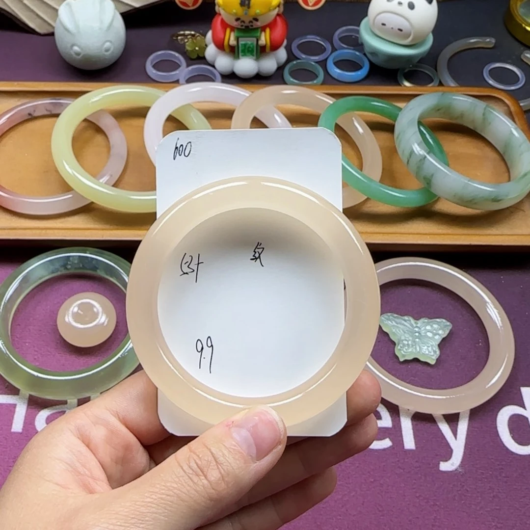 石英质玉手镯未镶嵌600