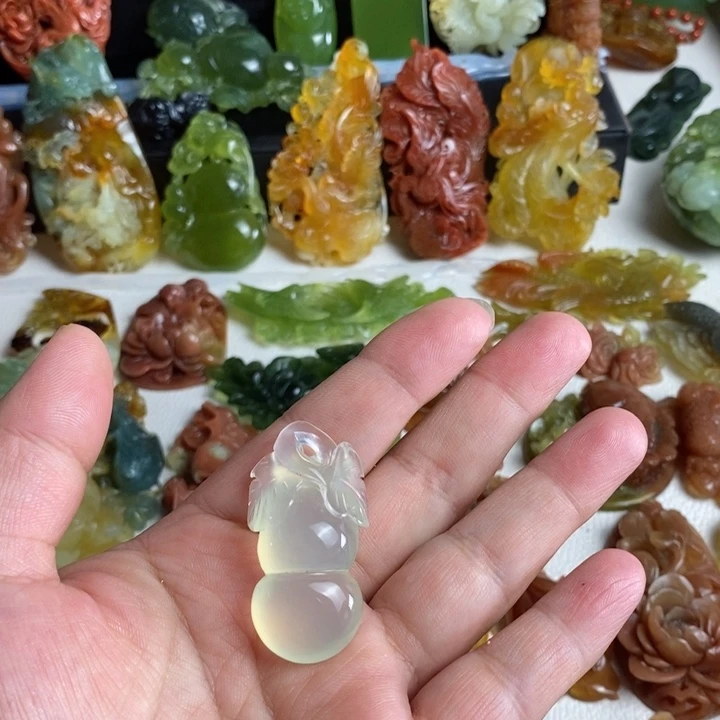 蛇纹石玉未镶嵌颈饰