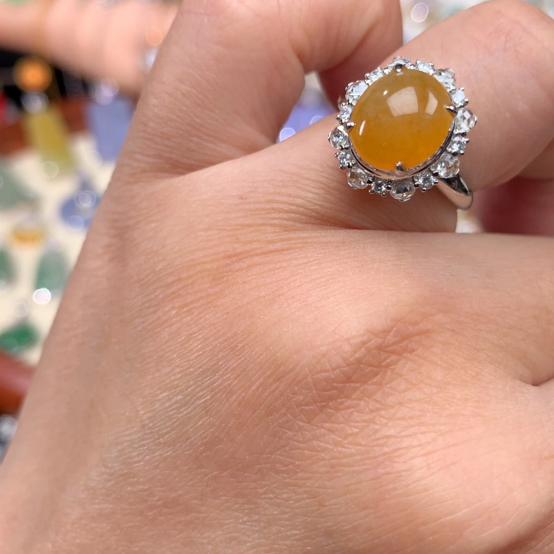 18K金镶嵌戒指翡翠蛋面戒指