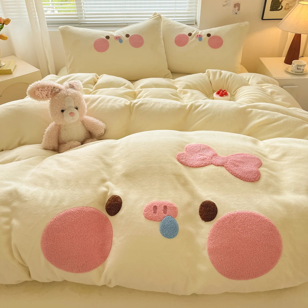水星高端适用家纺卡通风米黄小猪毛巾绣牛奶绒四件套珊瑚绒加厚床