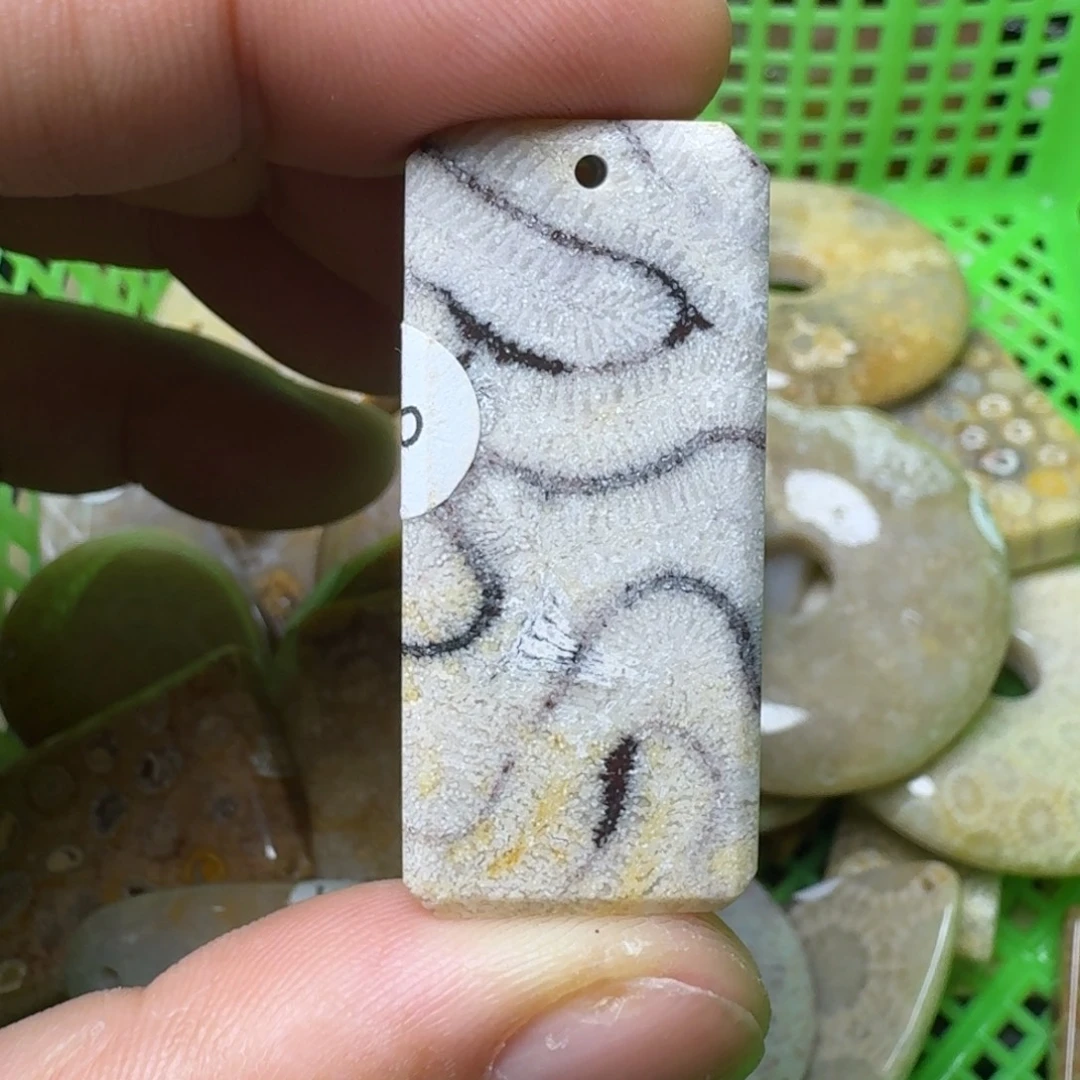 用***6硅化玉未镶嵌纯天然色有机玉石保真色补11差价