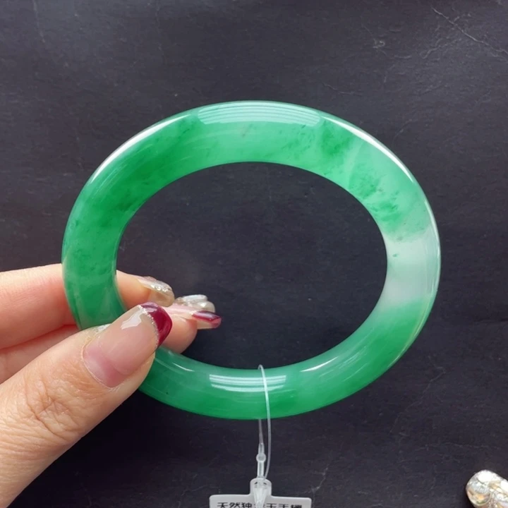 石英质玉手镯未镶嵌神**扬