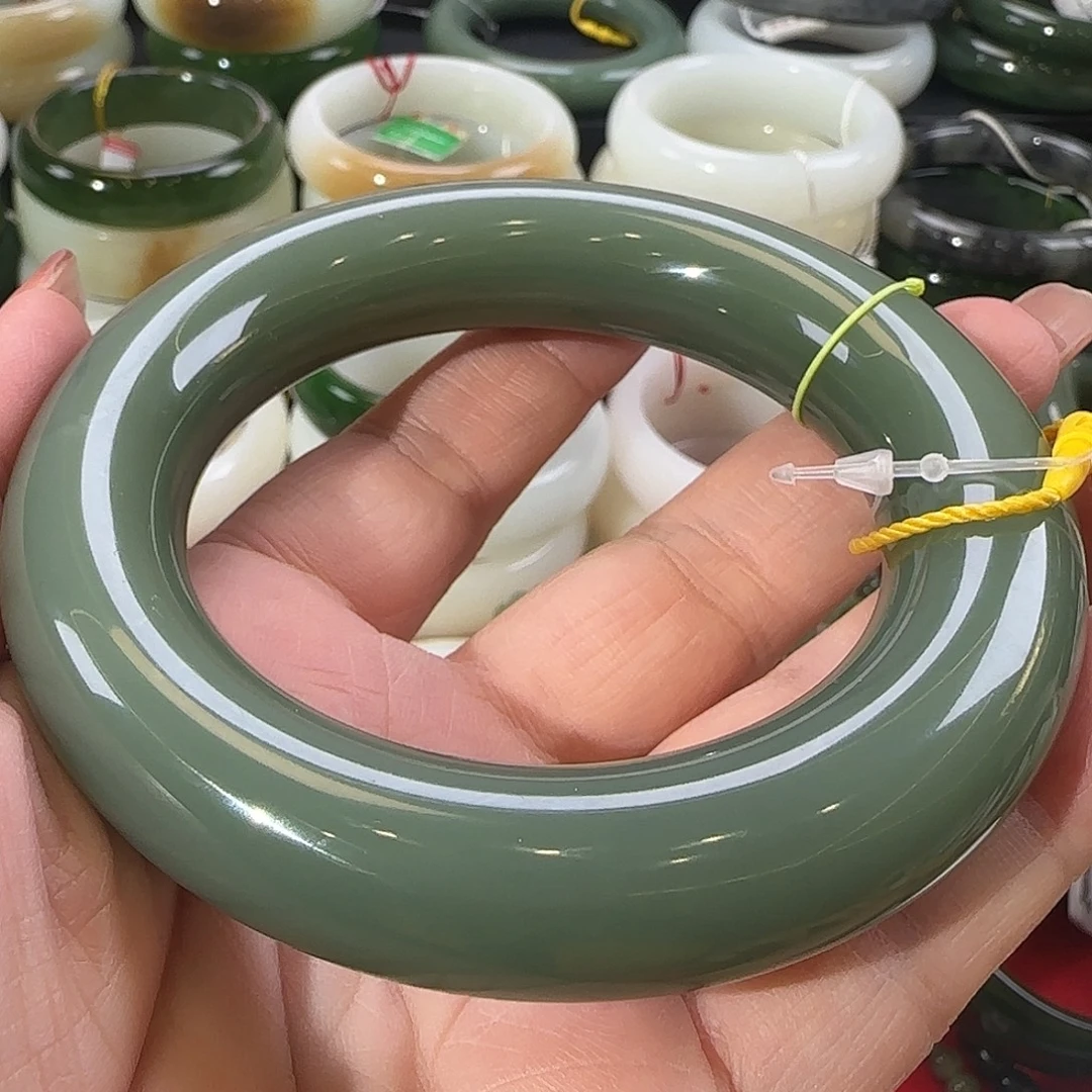 和田玉未镶嵌手镯