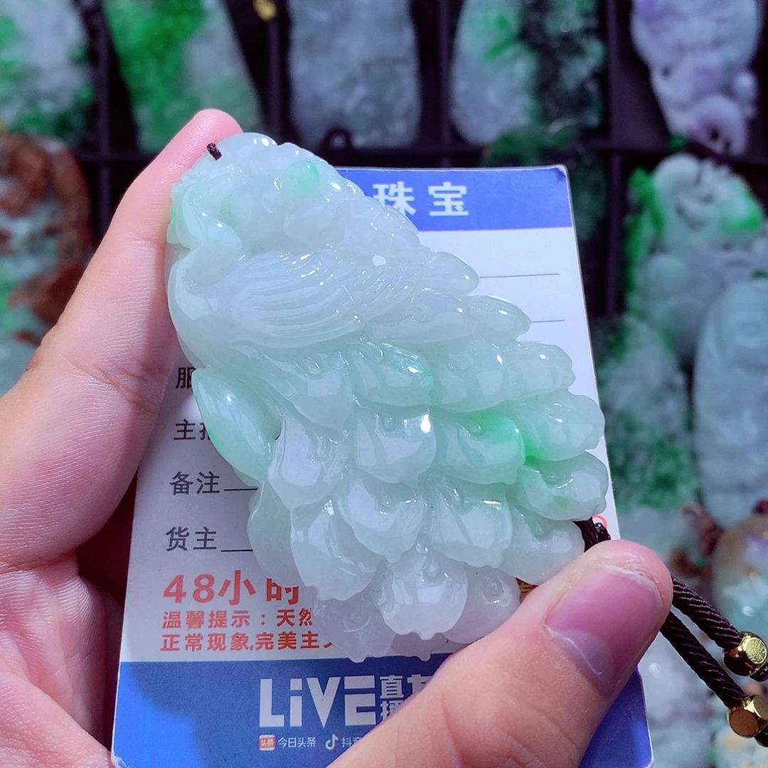 翡翠未镶嵌颈饰挂件