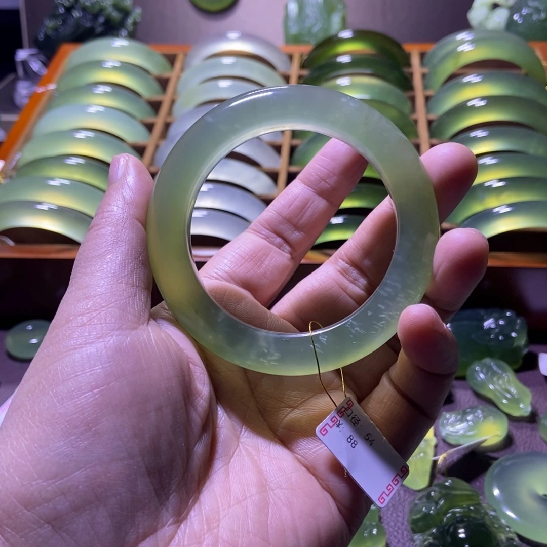 蛇纹石玉未镶嵌手镯