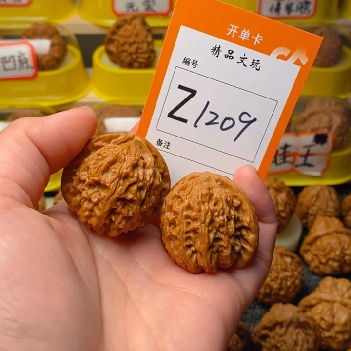 文玩核桃把件40白狮子