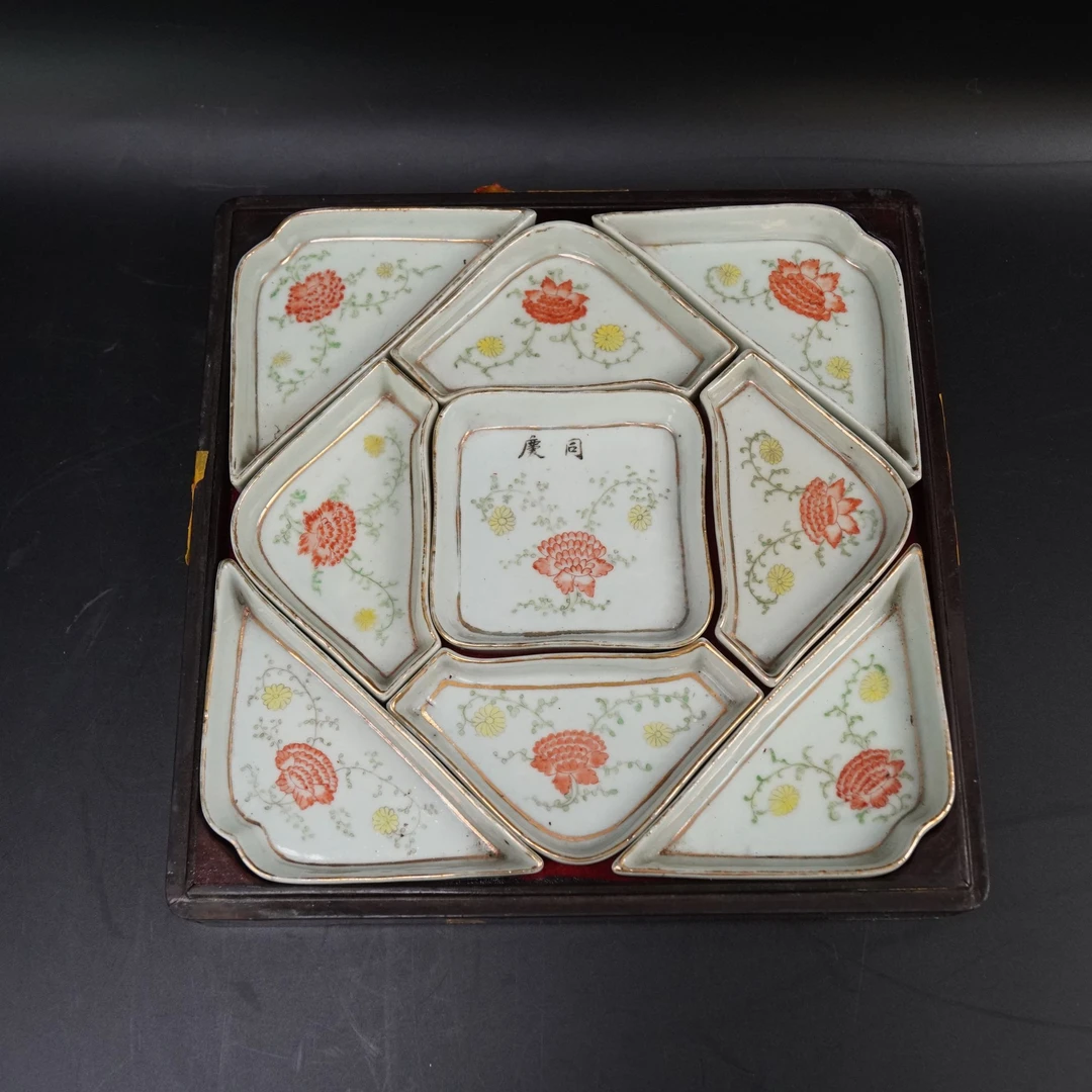 Lot.25110411民国粉彩花卉纹九子攒盘