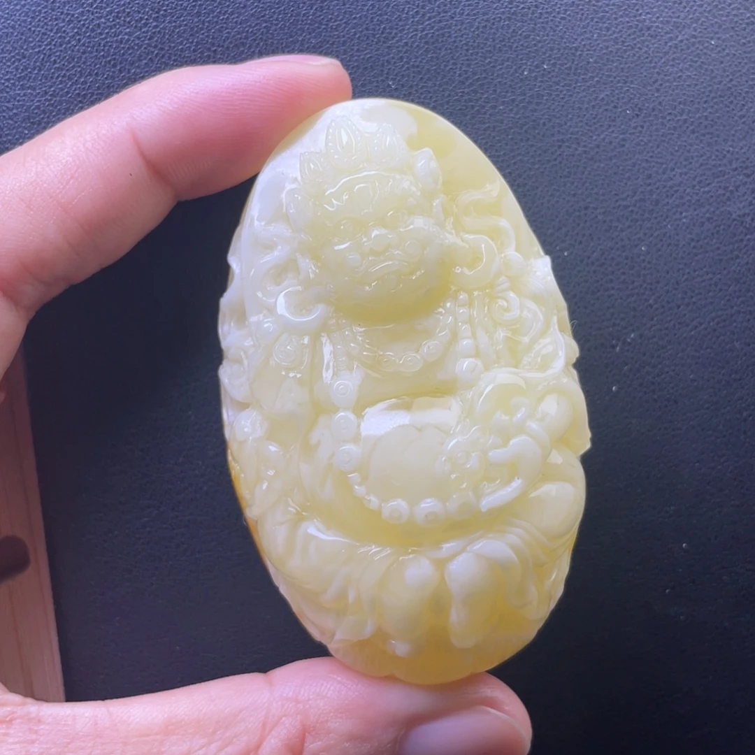 琥珀未镶嵌颈饰天然的琥珀蜜蜡