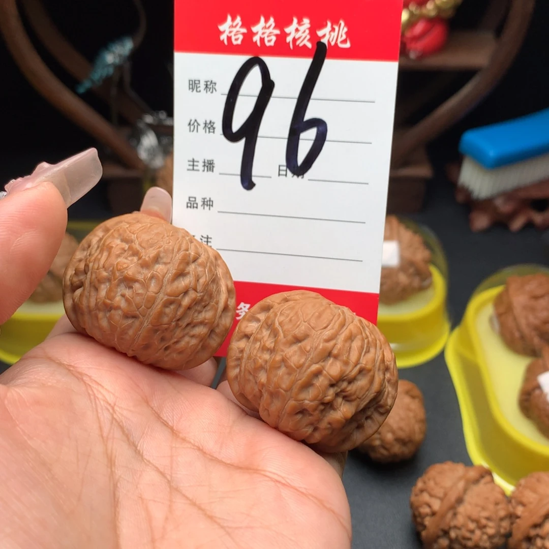 布***丁把件文玩核桃40尺寸乾隆磨