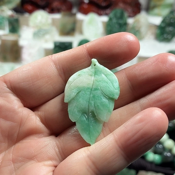 独山玉未镶嵌吊坠