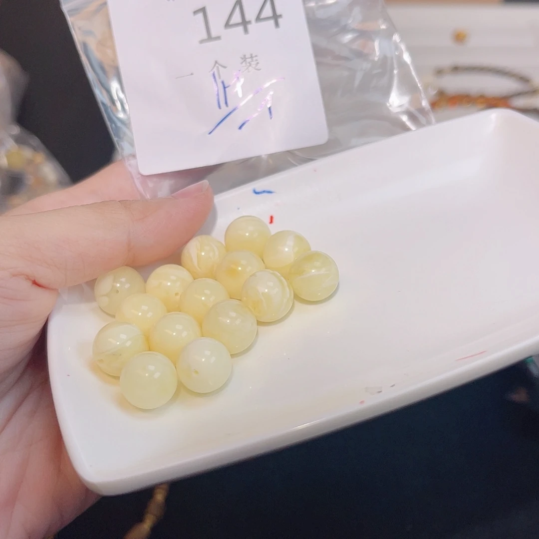 未镶嵌珠宝半成品水晶144 。