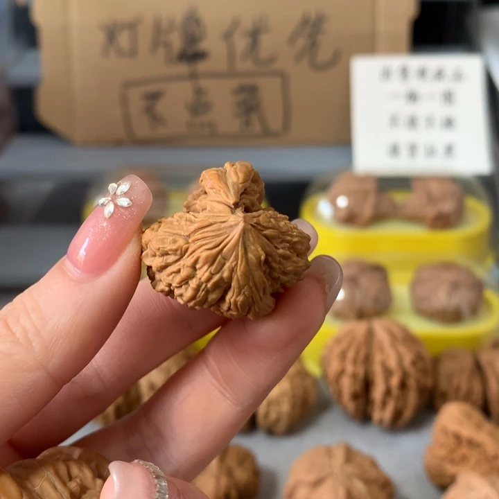 貘***牛吊坠文玩核桃异形单只，有瑕疵