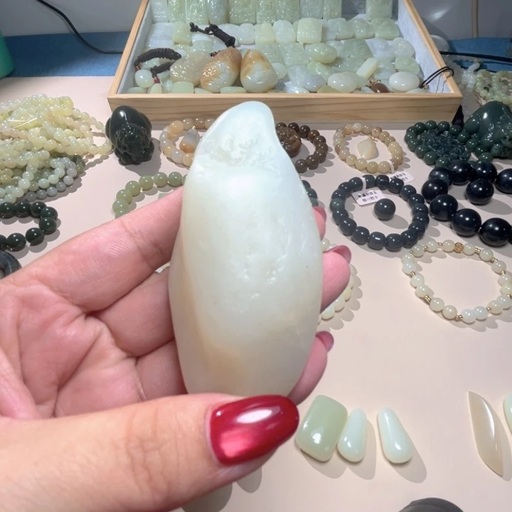 未镶嵌和田玉（糖玉）珠宝半成品