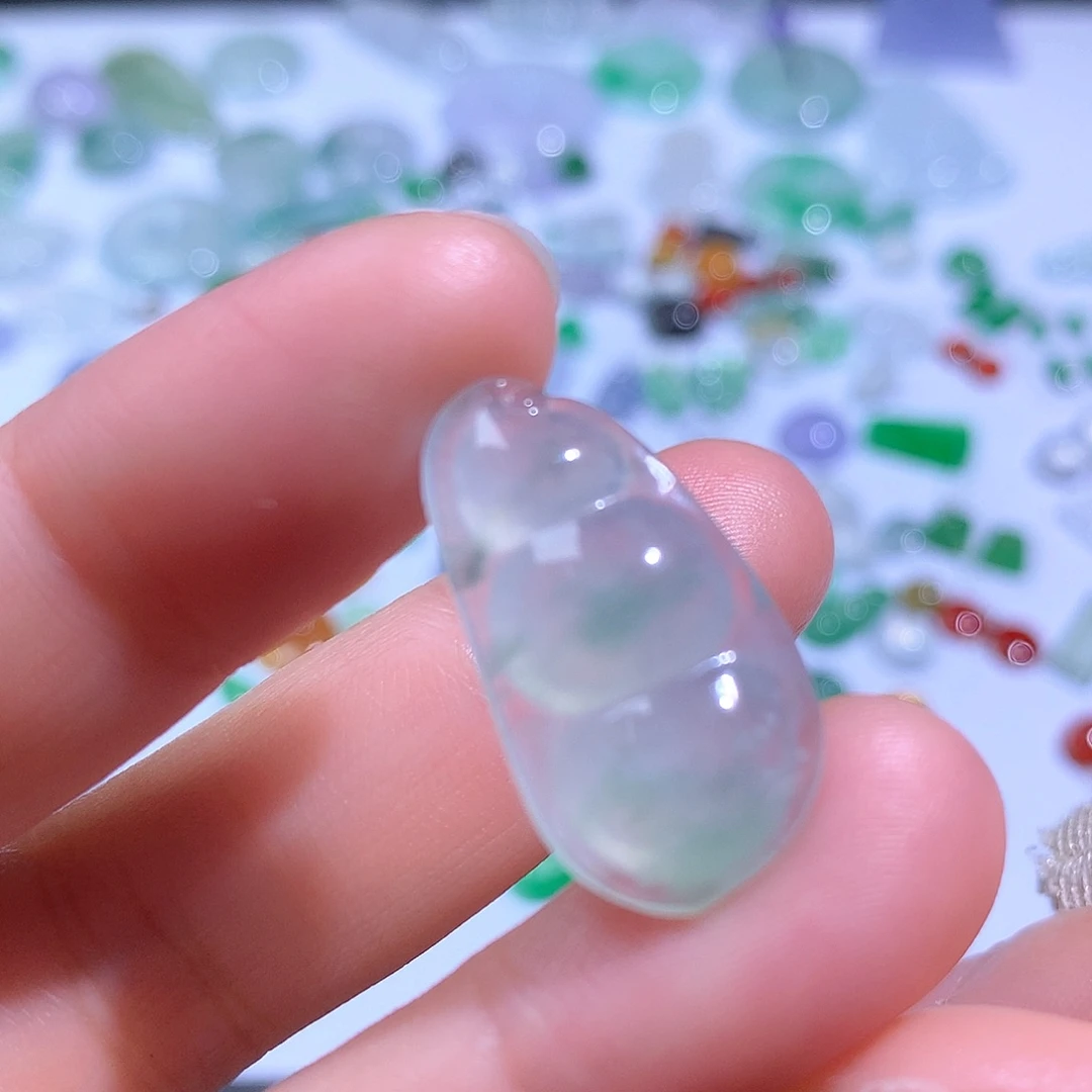 翡翠未镶嵌颈饰豆