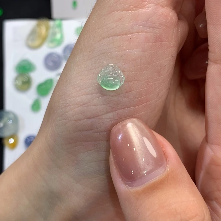 翡翠吊坠(不含链)未镶嵌苏****）翡翠佛公