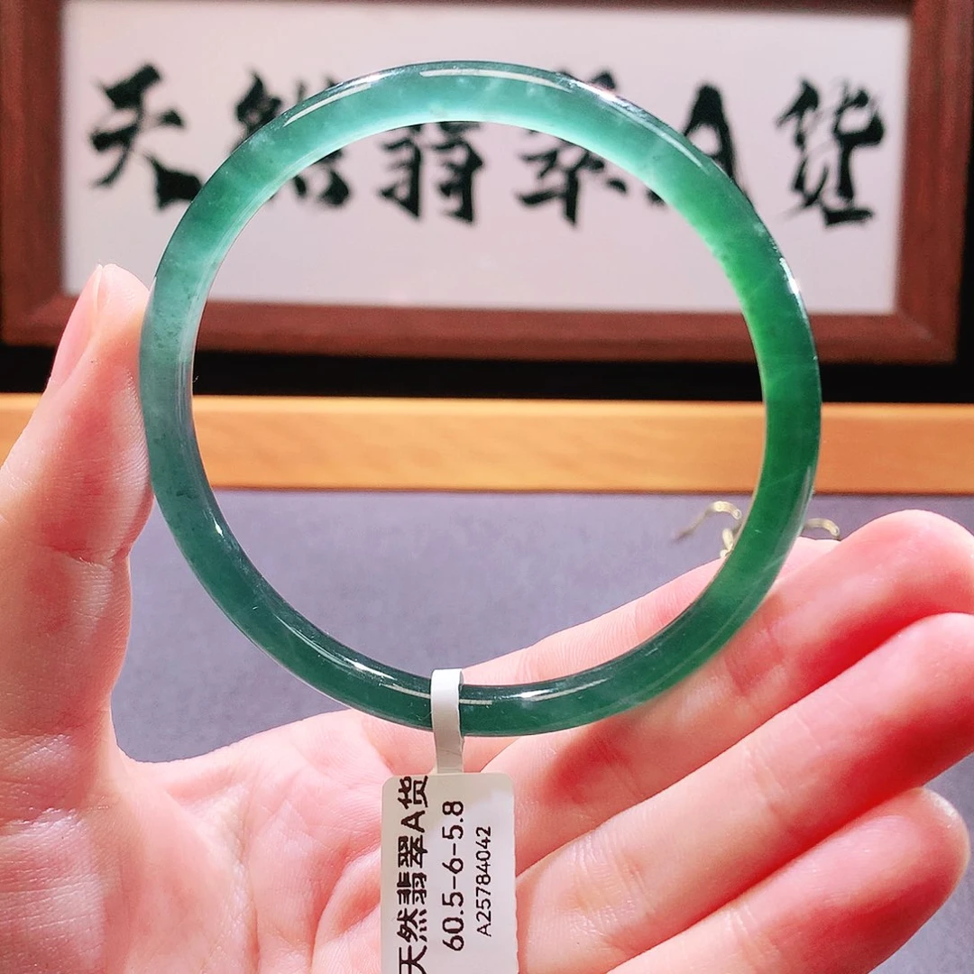 翡翠手镯未镶嵌天然翡翠