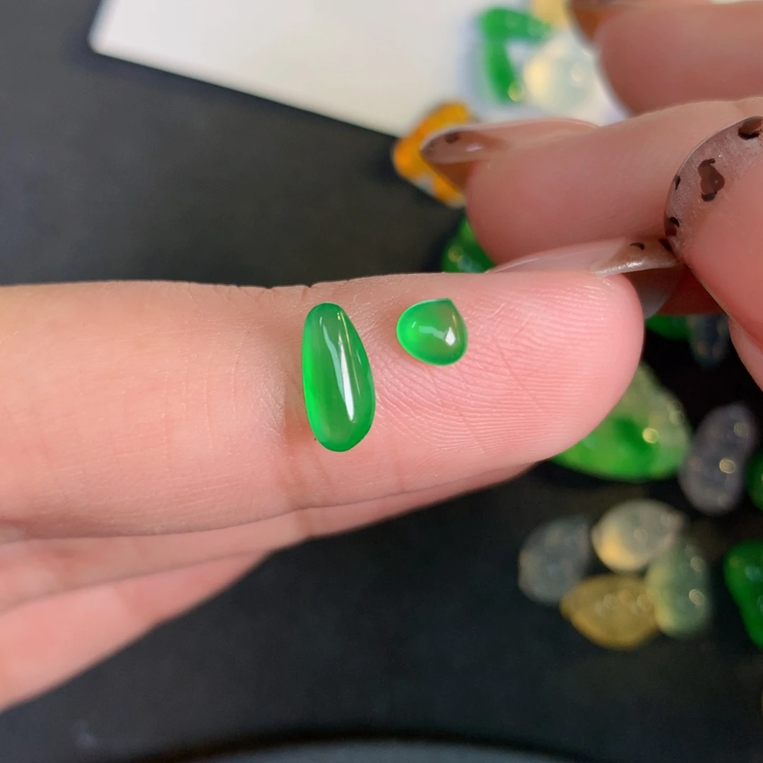 翡翠裸石翡翠8.52-4.14-2.77