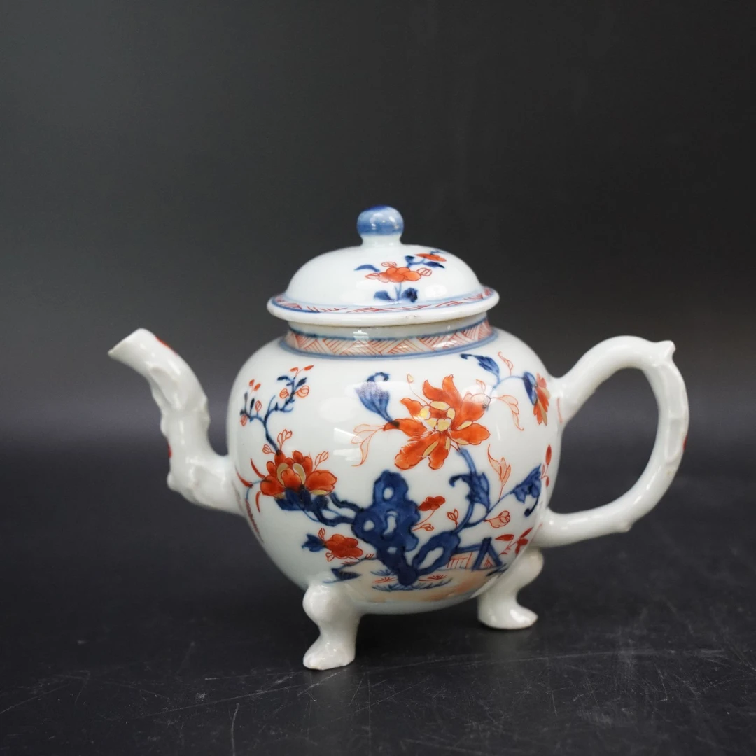 Lot.25110078清康熙青花矾红洞石花卉纹三足执壶 高：约13cm