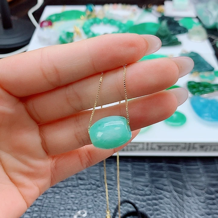 翡翠未镶嵌吊坠(赠链)