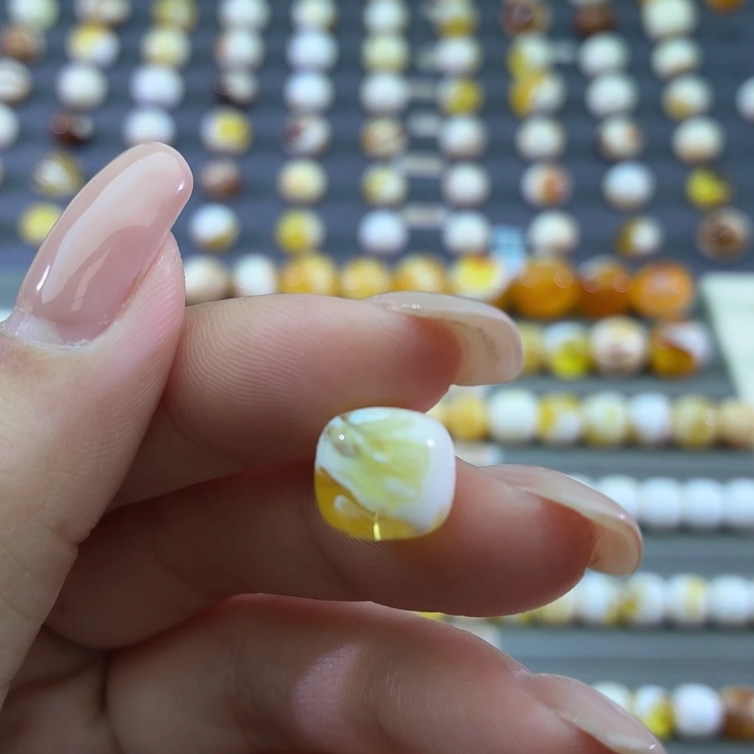 琥珀未镶嵌裸石11