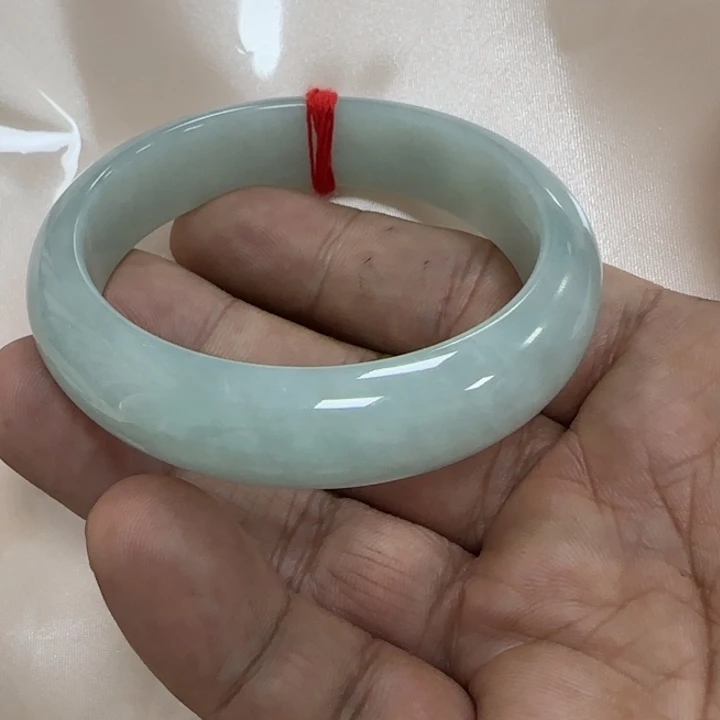 茹***姚翡翠未镶嵌手镯翡翠