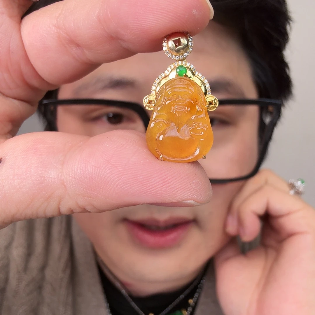 秀***儿翡翠18K金镶嵌颈饰一件