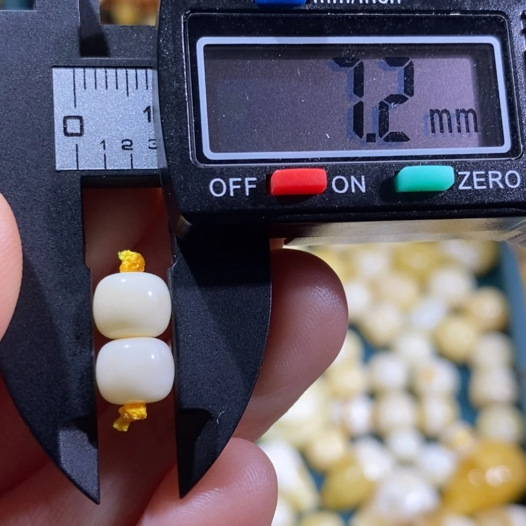 蜜蜡裸石未镶嵌配饰