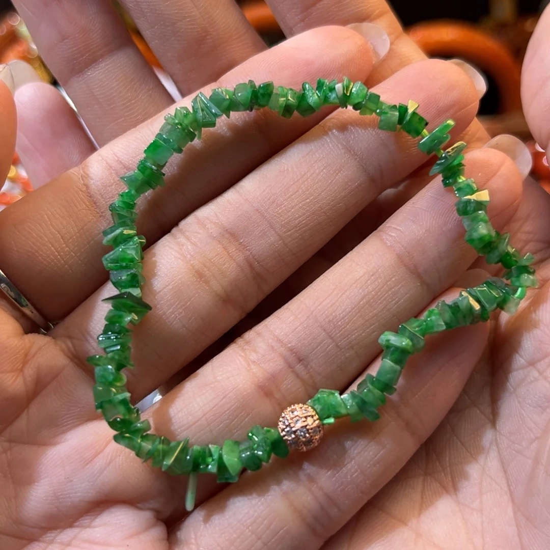 翡翠未镶嵌颈饰待编织