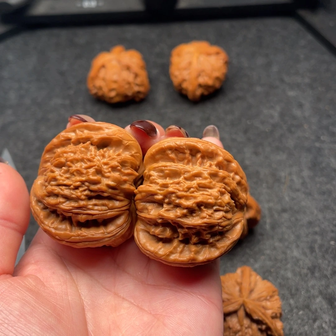 荆***年文玩核桃吊坠狮子头