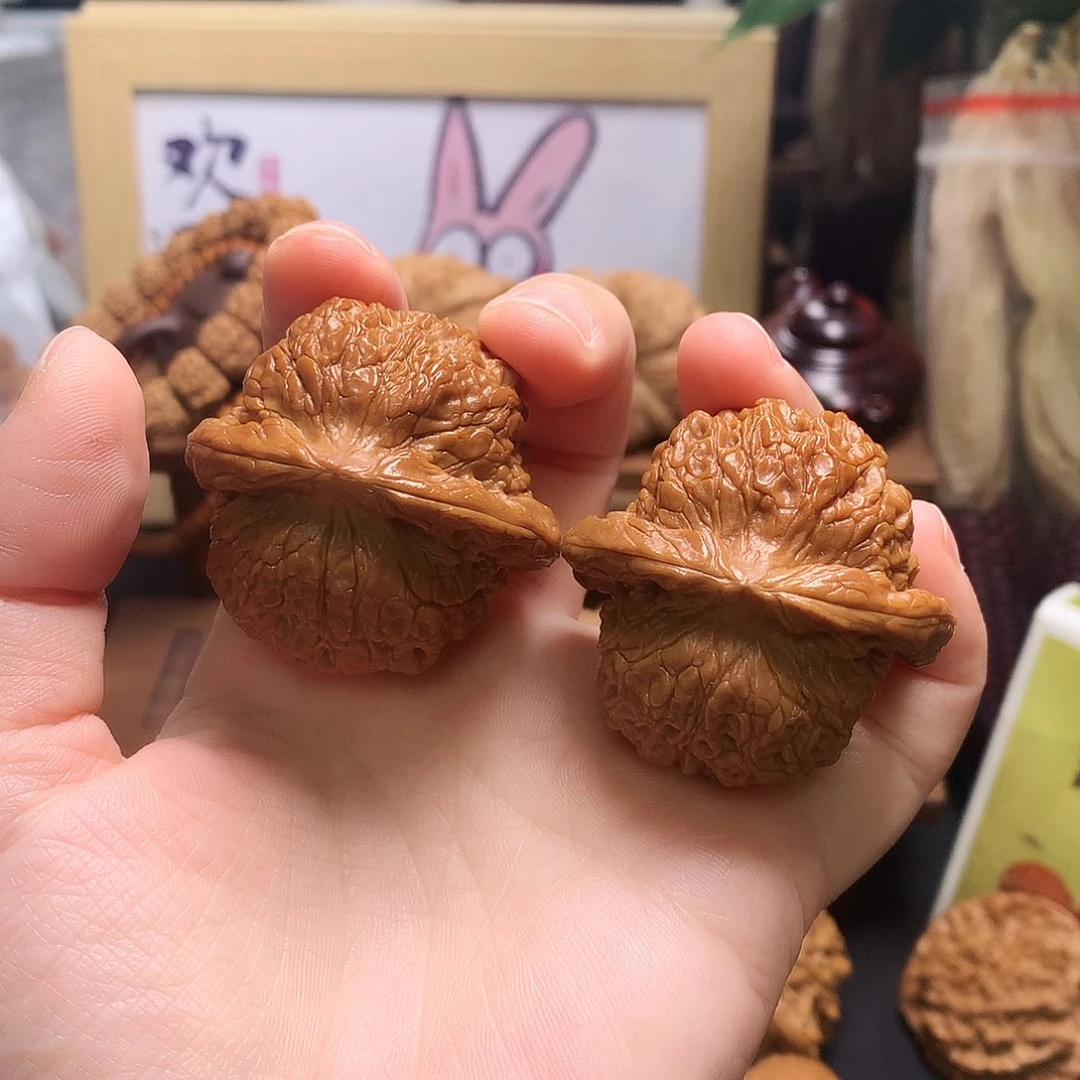 文玩核桃吊坠血麒麟43