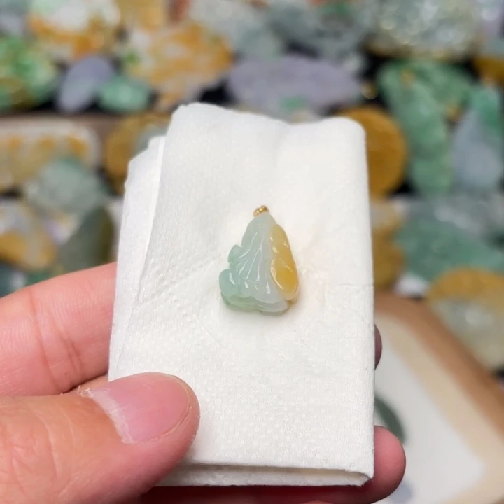 翡翠颈饰未镶嵌四*吊坠