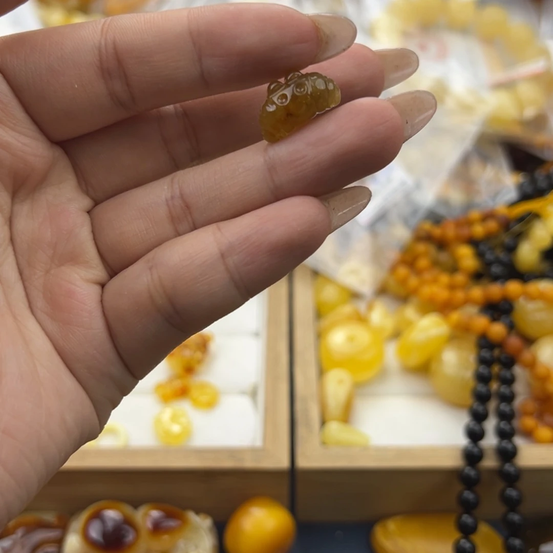 琥珀珠宝奇石未镶嵌