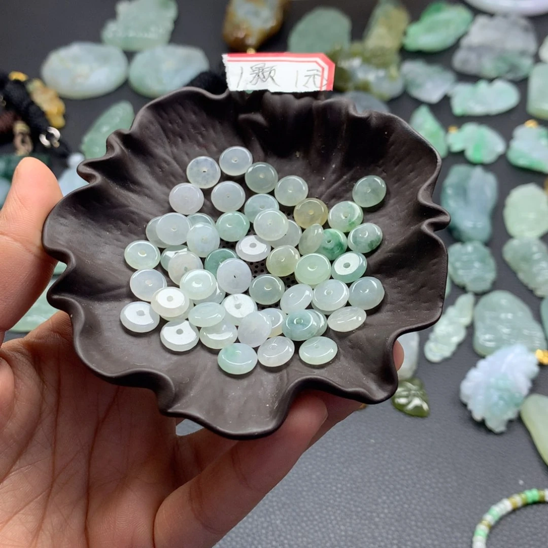 翡翠颈饰未镶嵌精**粮扣子