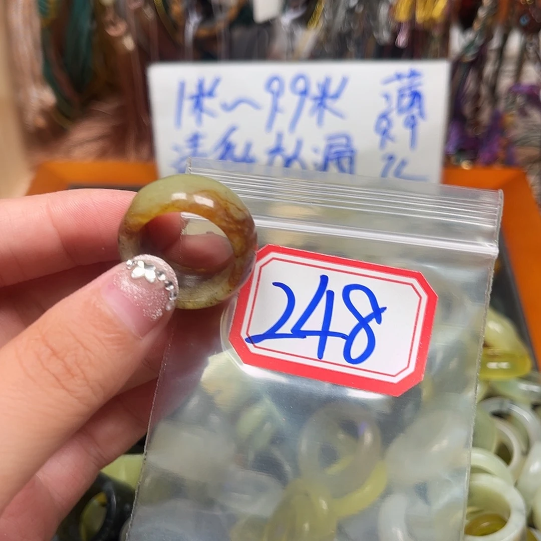 增***耀未镶嵌蛇纹石玉珠宝奇石