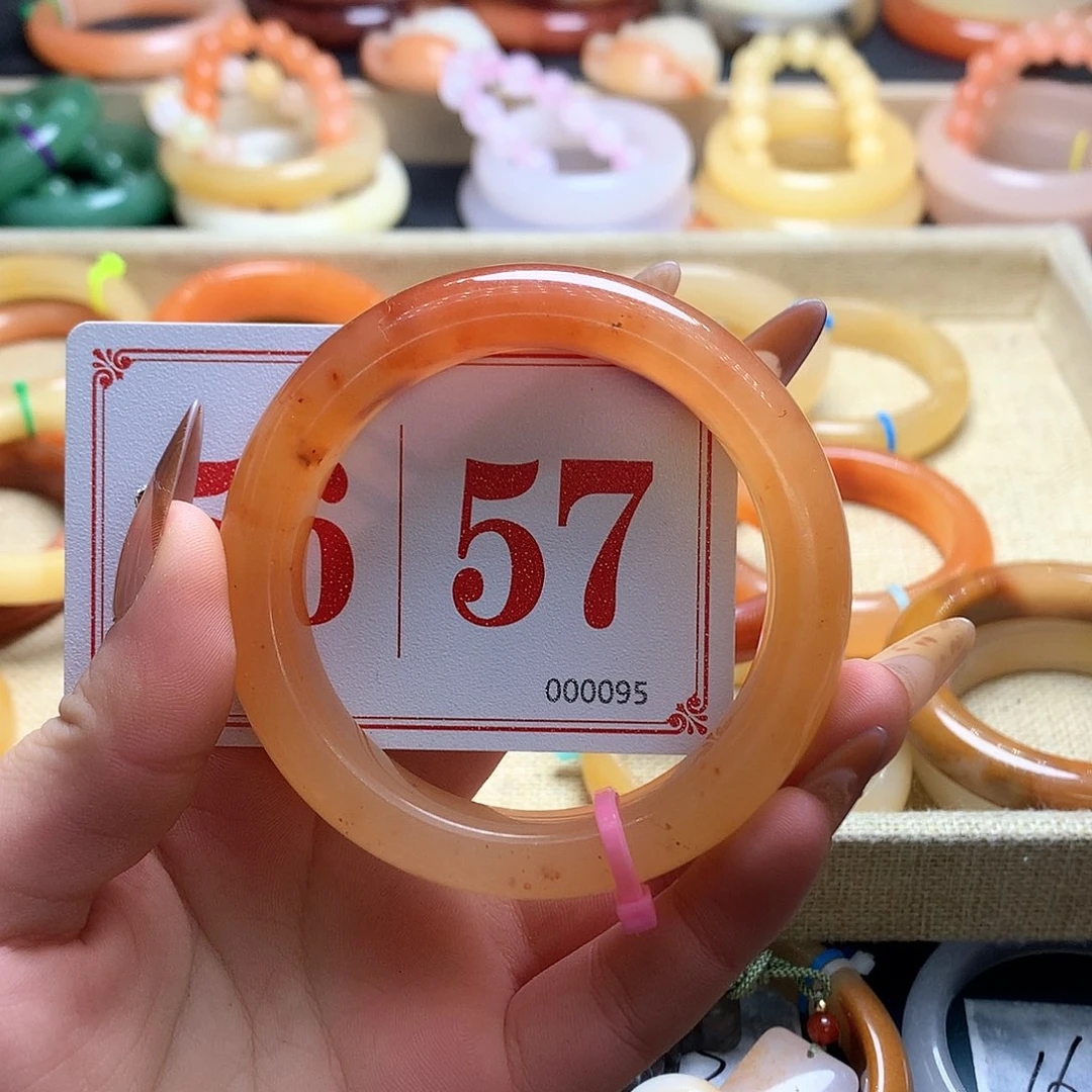 未镶嵌石英质玉（黄龙玉）手镯