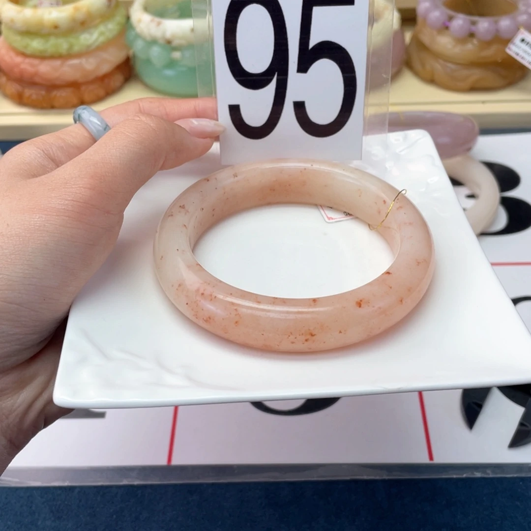 石英岩玉未镶嵌手镯