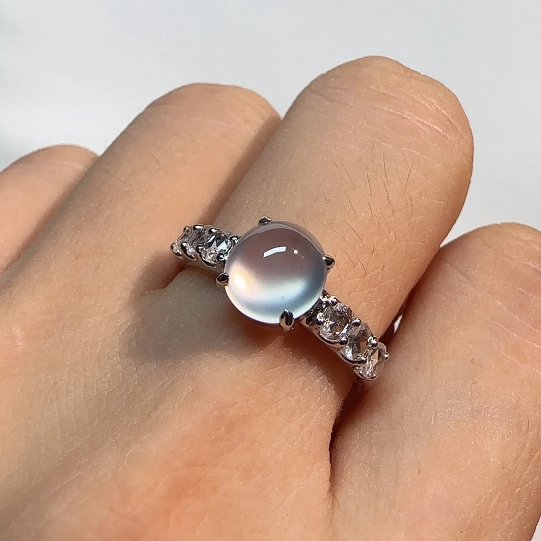 翡翠18K金镶嵌戒指蛋面