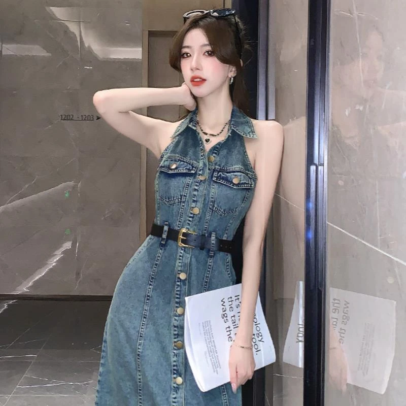 港味复古设计感翻领挂脖牛仔连衣裙女夏季高级御姐风露肩收腰长裙