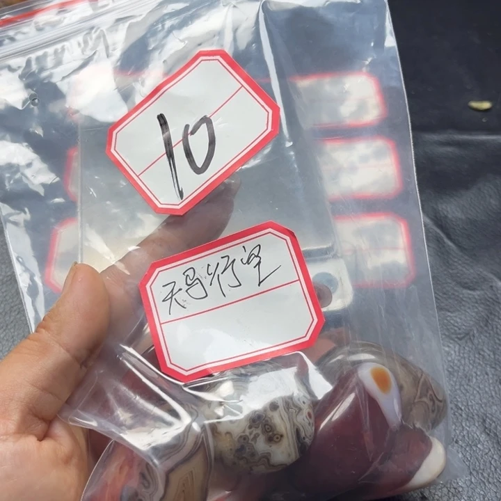 天***空和田玉未镶嵌珠宝奇石
