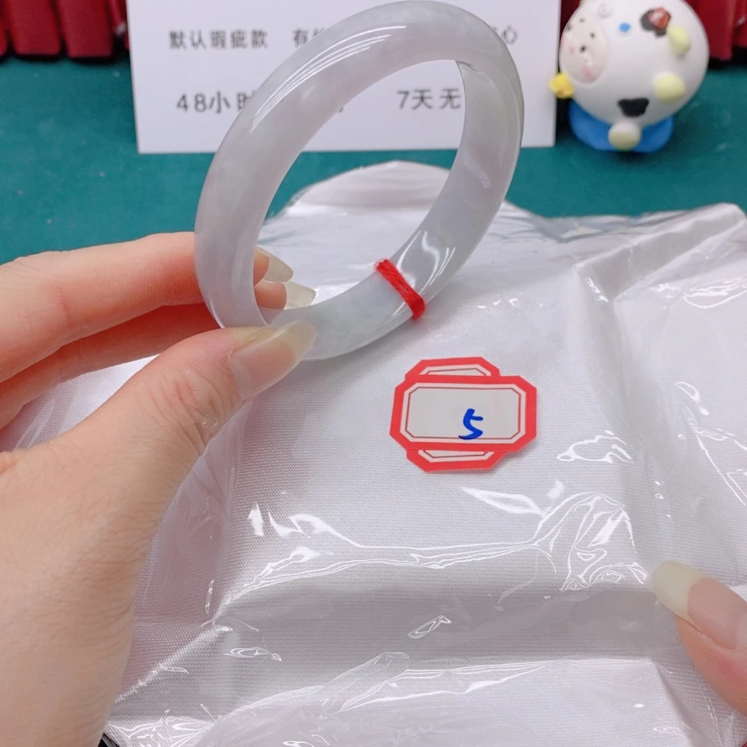 翡翠手镯未镶嵌白****?05555/59