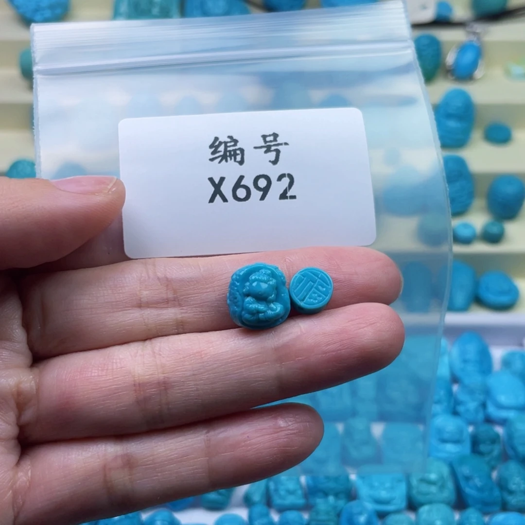 冕***冕未镶嵌绿松石天然原矿绿松石雕件