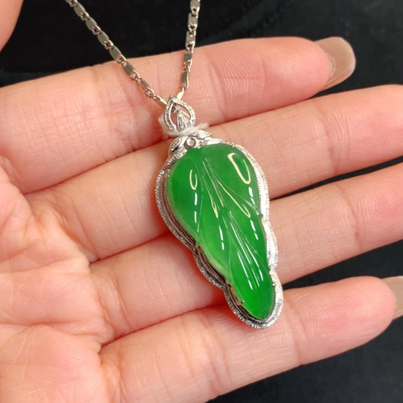 【闪购商品】颈饰18K金镶嵌翡翠叶子