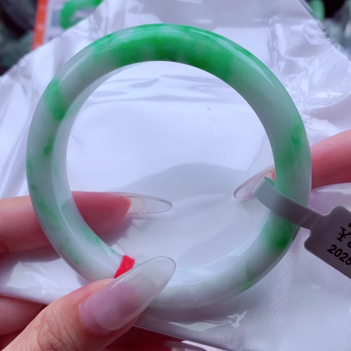 翡翠未镶嵌手镯翡翠