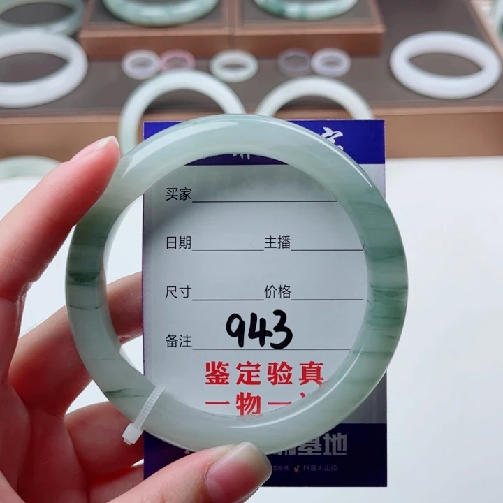 未镶嵌手镯石英质玉鲸*落