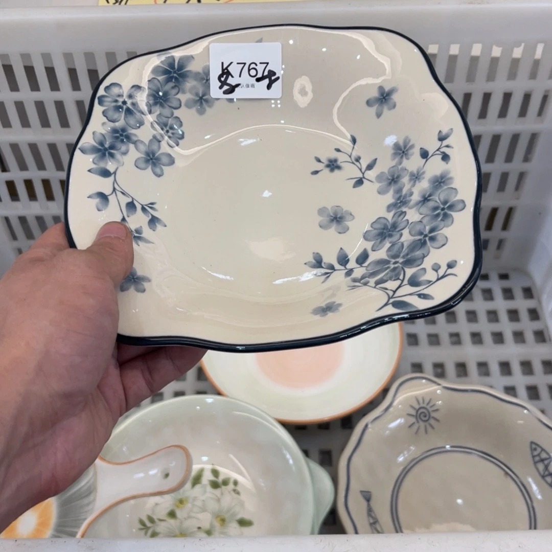 陶瓷微瑕餐具介意勿拍，满18飞！