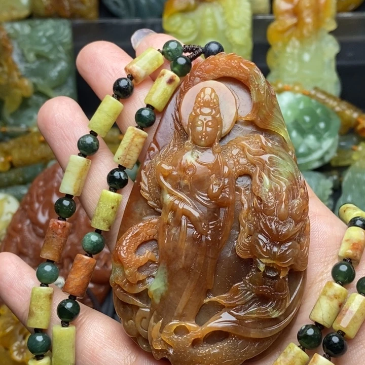 与***进蛇纹石玉未镶嵌颈饰