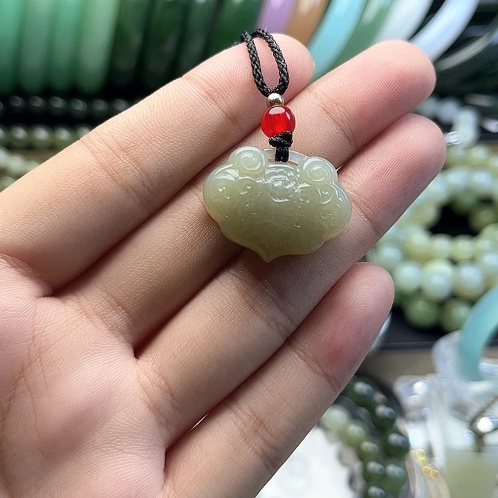 颈饰未镶嵌和田玉