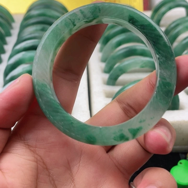 石英质玉手镯58圈口未镶嵌