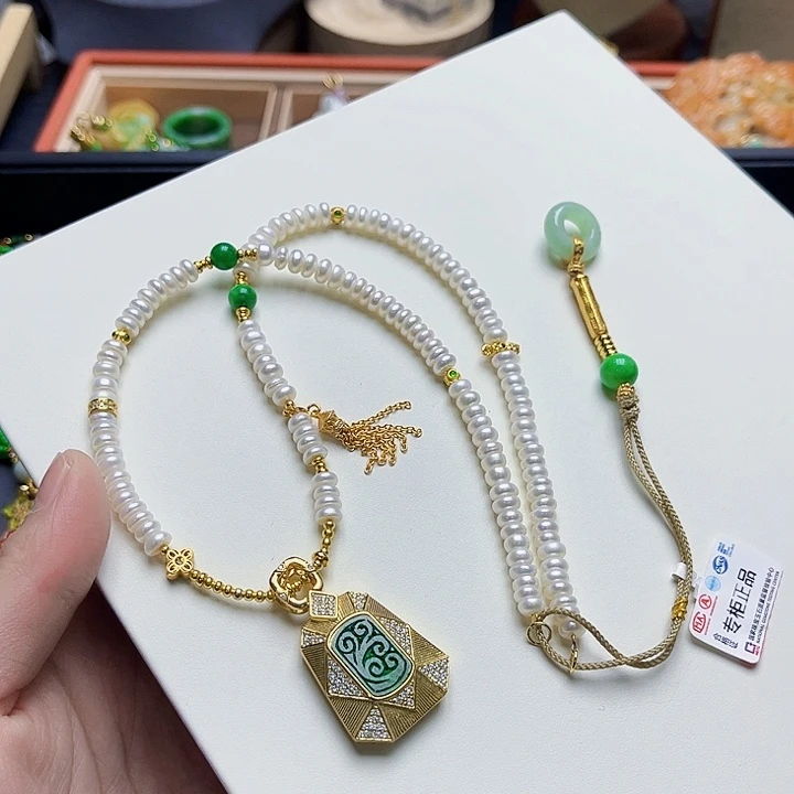 璐***璐翡翠未镶嵌颈饰漏价
